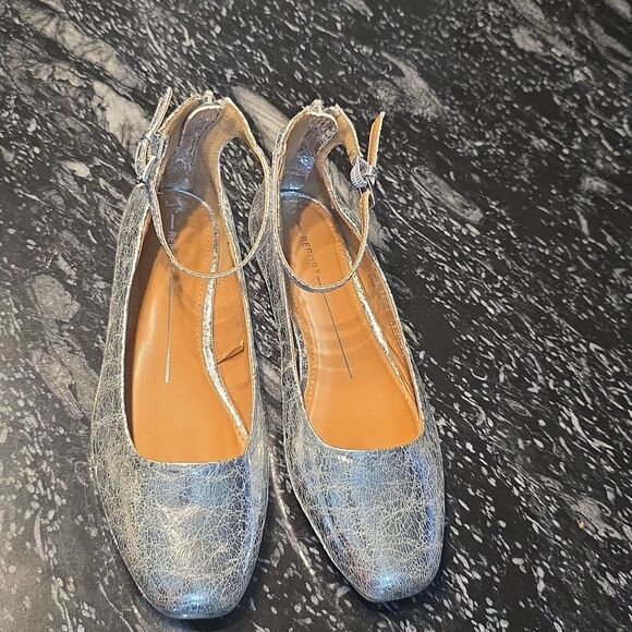 BRAND NEW REPORT METTLE SILVER DISTRESSED WOMEN'S FLAT - Picture 2 of 16